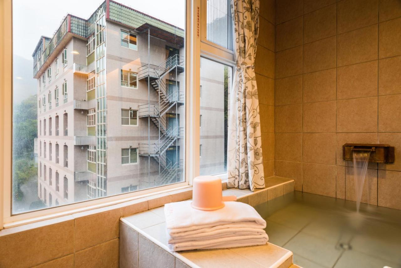 Crystal Hotel Renai Luaran gambar