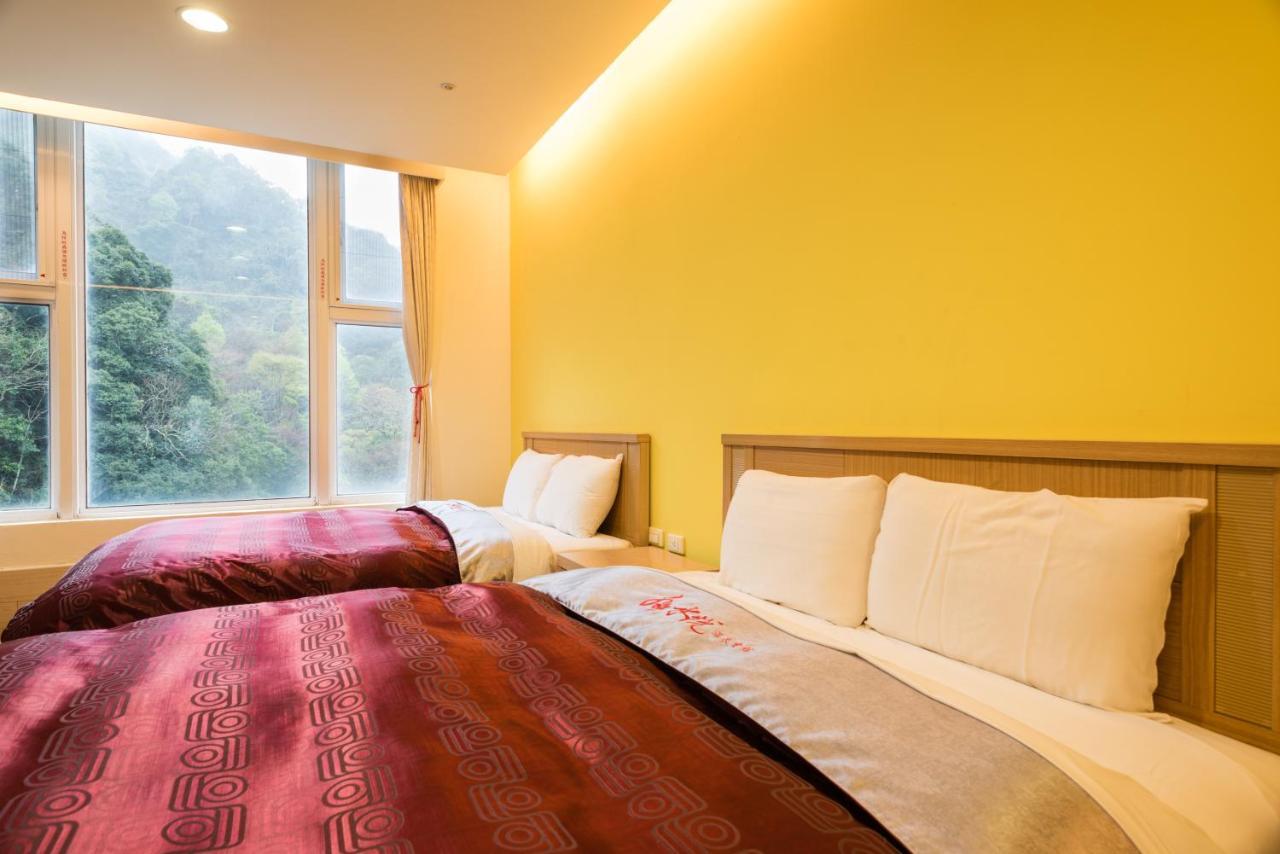 Crystal Hotel Renai Luaran gambar