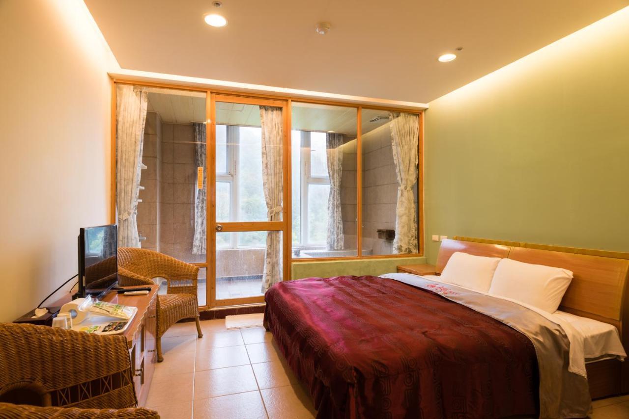 Crystal Hotel Renai Luaran gambar