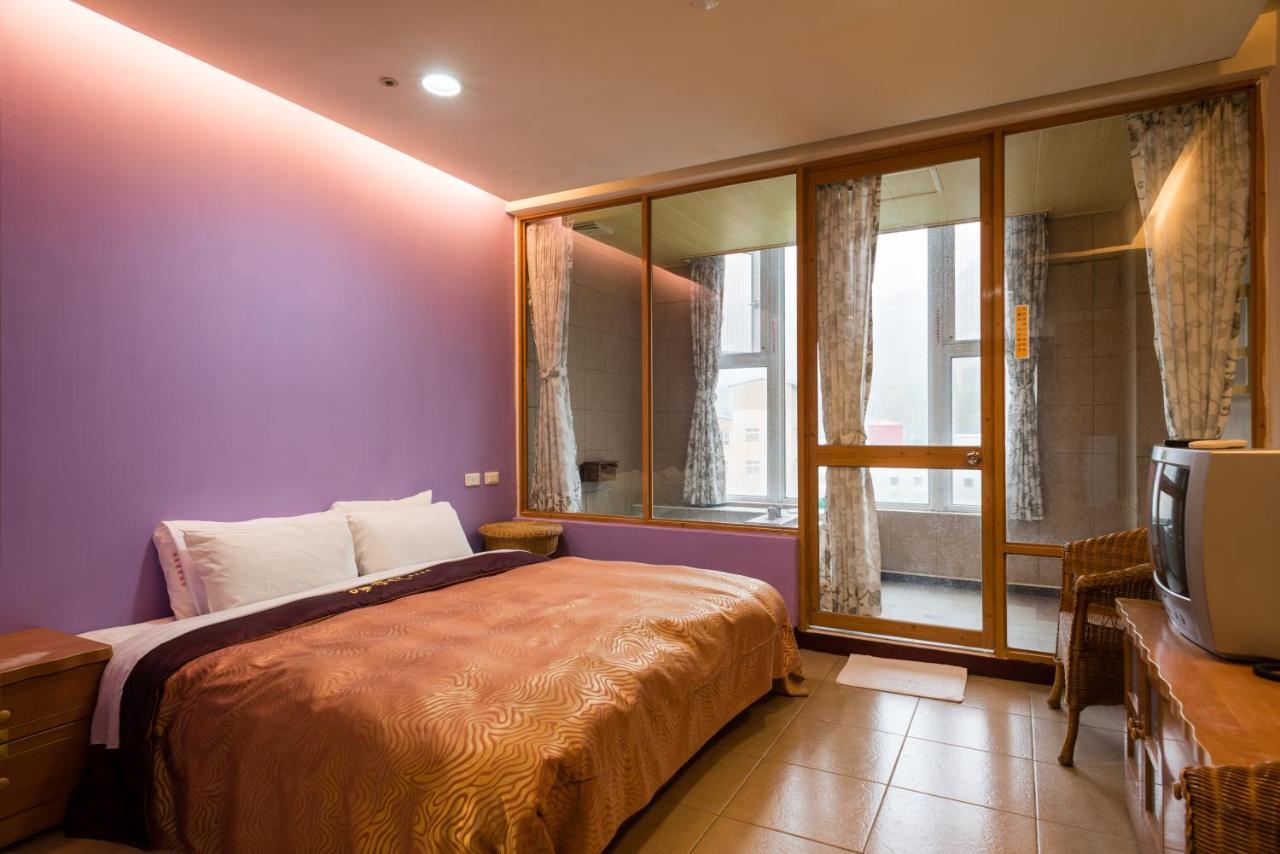 Crystal Hotel Renai Luaran gambar