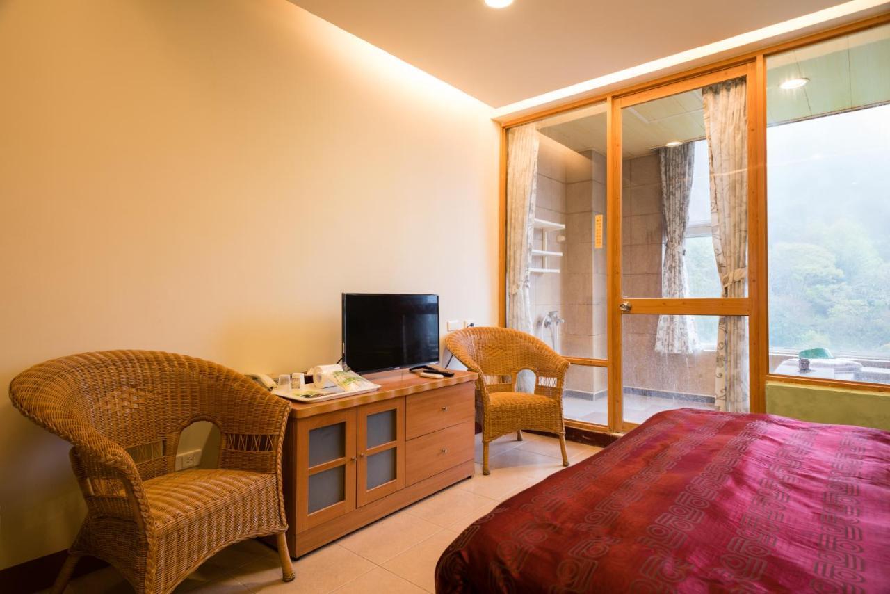 Crystal Hotel Renai Luaran gambar