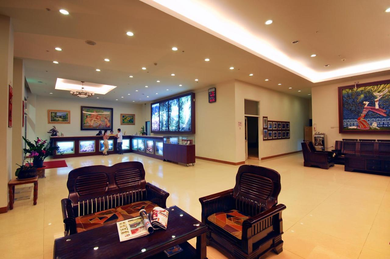 Crystal Hotel Renai Luaran gambar