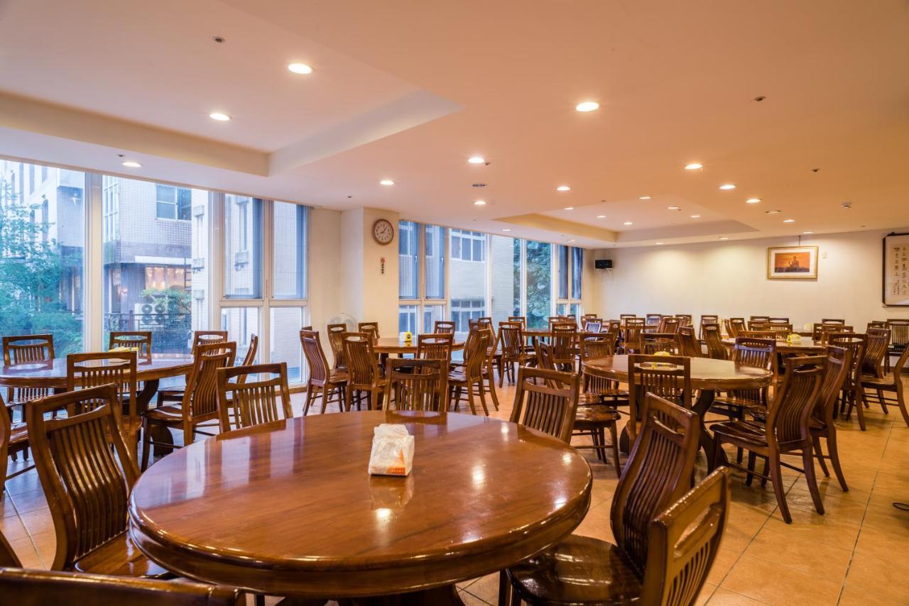 Crystal Hotel Renai Luaran gambar