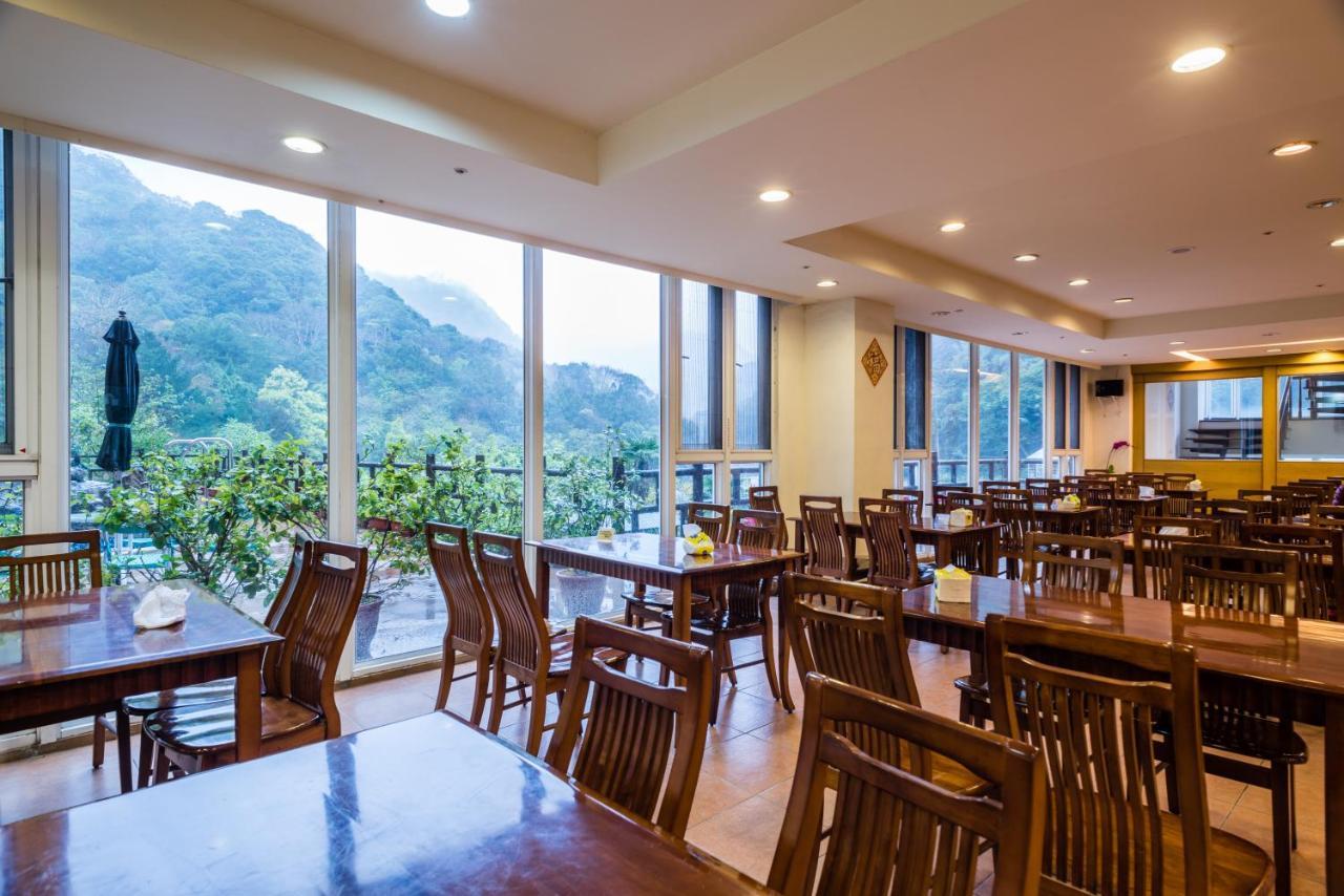 Crystal Hotel Renai Luaran gambar