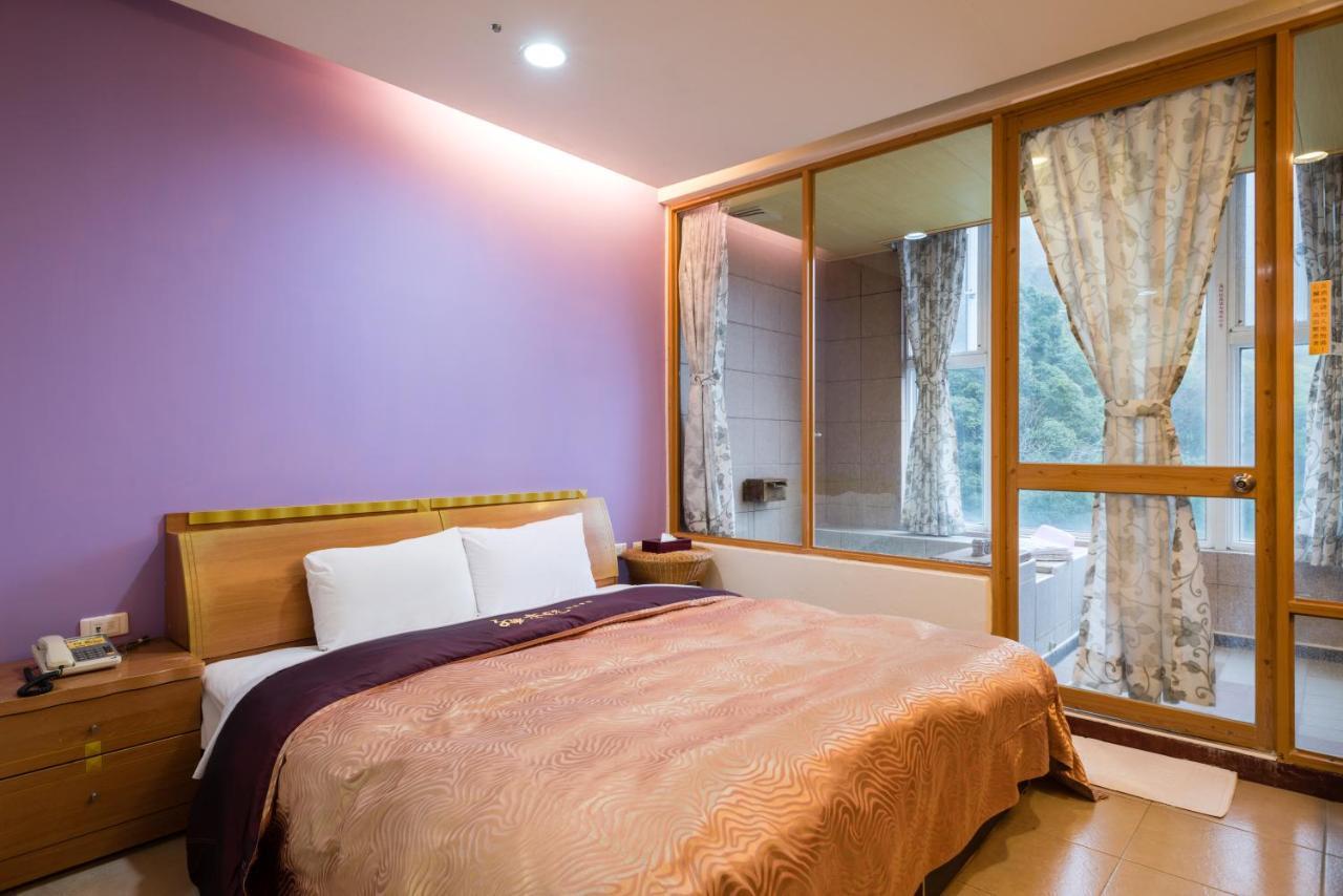 Crystal Hotel Renai Luaran gambar