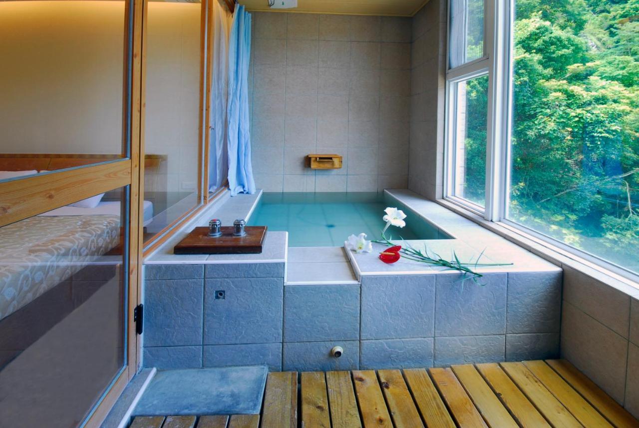 Crystal Hotel Renai Luaran gambar
