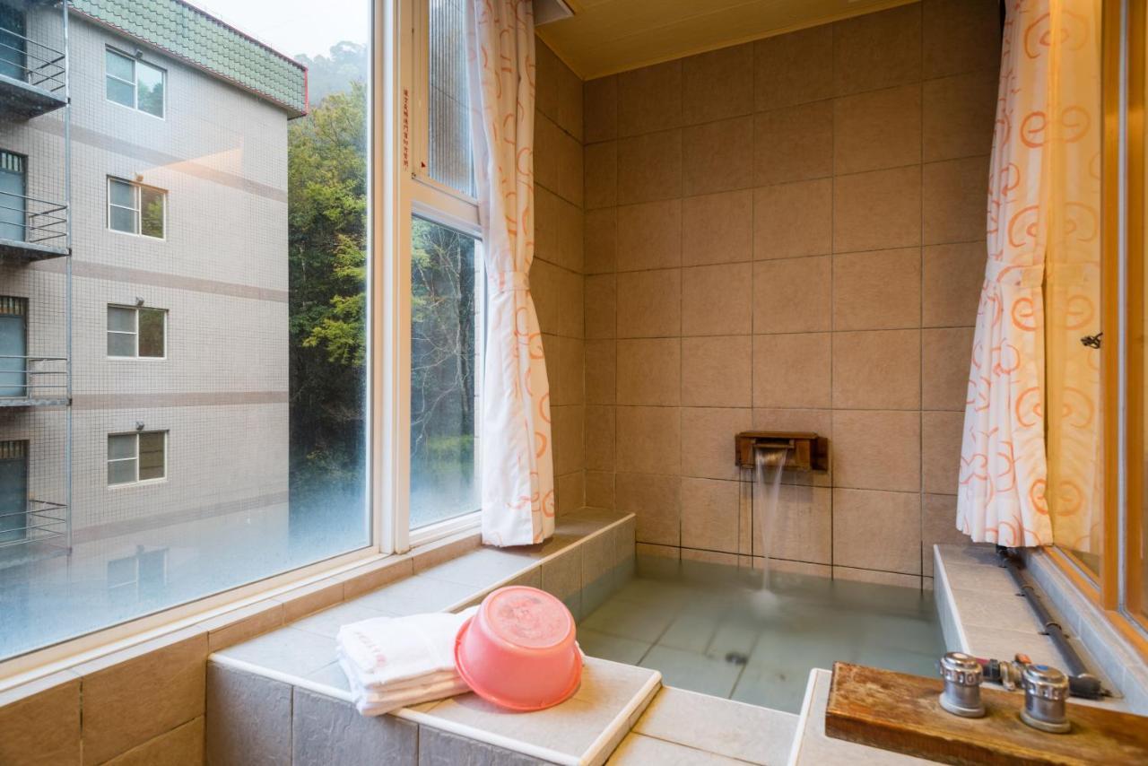 Crystal Hotel Renai Luaran gambar
